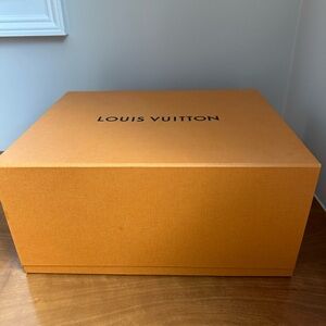 Large Louis Vuitton box! 10x14x5 inches.